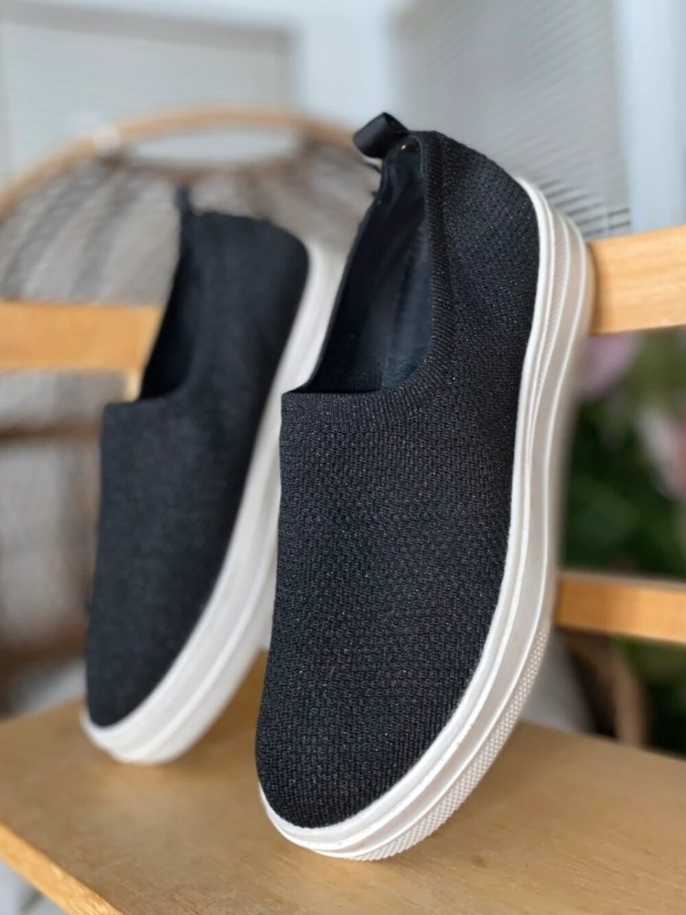 Carvela Comfort women’s black knit slip-on platform sneakers size 39